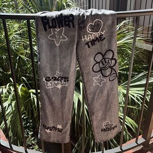 SHEIN Kids Gray Casual Bottoms with Graphic Print